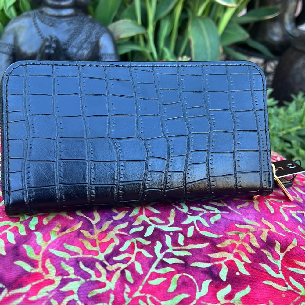 New London Fog Black Croc Embossed Zip Around Wallet or Wristlet - Picture 3 of 12